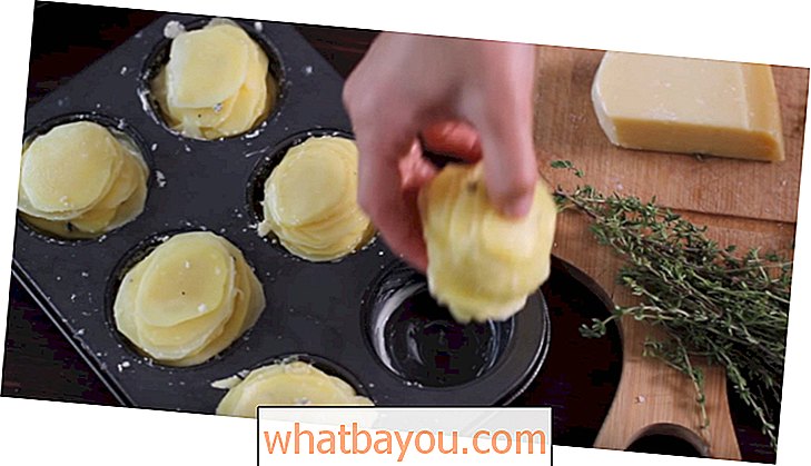 Como fazer pilhas de batata parmesão rápidas e fáceis