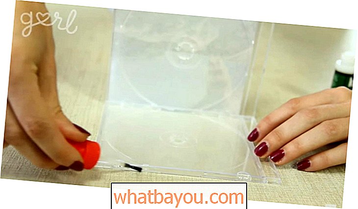Как да създадете свой собствен красив фото куб от празни случаи на CD